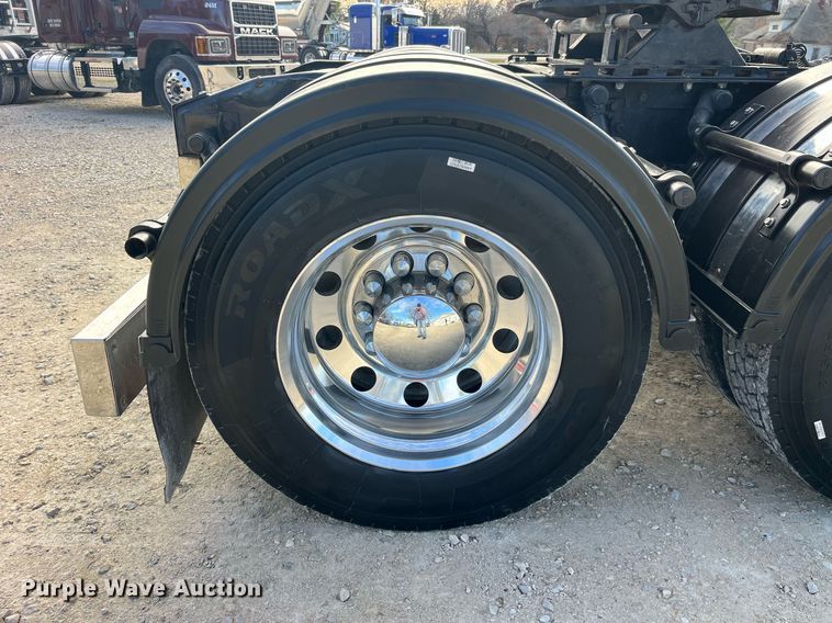 image for item DP2169 1990 Peterbilt 379  semi truck