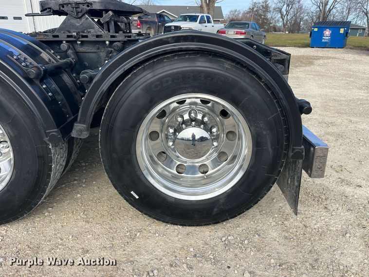 image for item DP2169 1990 Peterbilt 379  semi truck