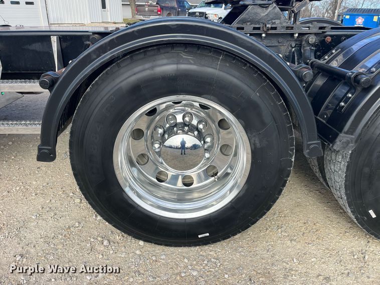 image for item DP2169 1990 Peterbilt 379  semi truck