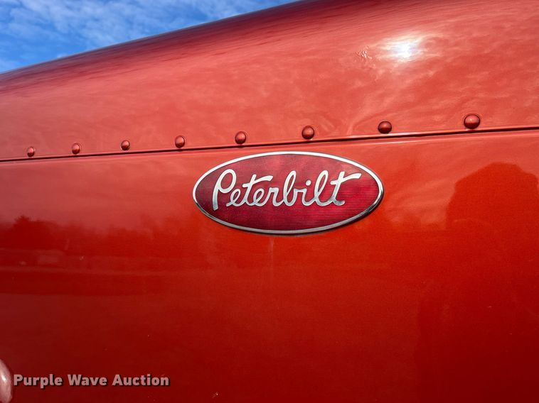 image for item DP2169 1990 Peterbilt 379  semi truck