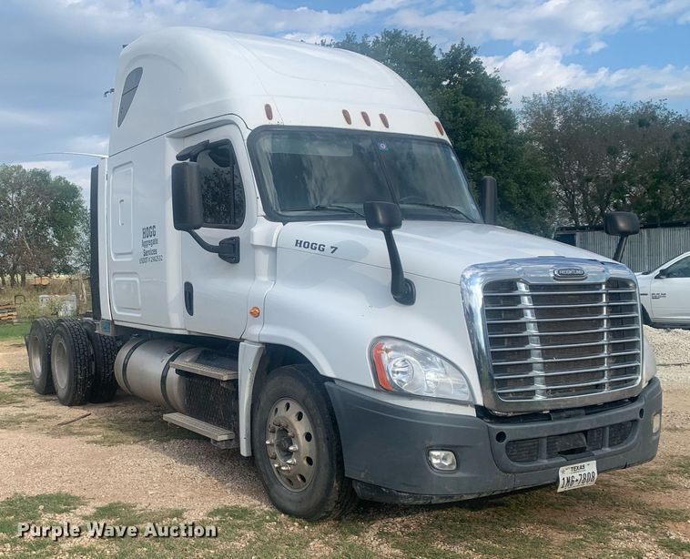 image for item DP8761 2015 Freightliner Cascadia  semi truck