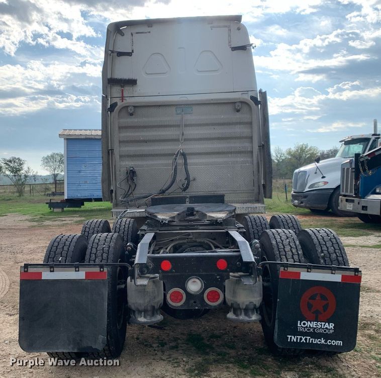 image for item DP8761 2015 Freightliner Cascadia  semi truck