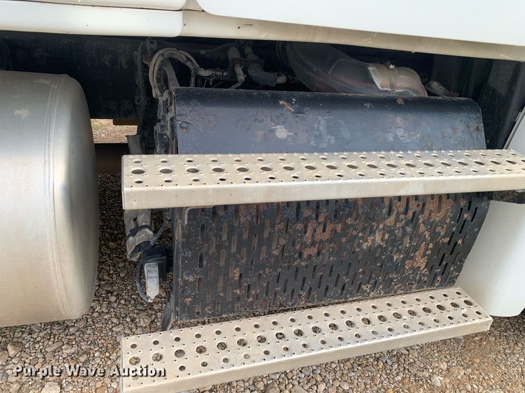 image for item DP8761 2015 Freightliner Cascadia  semi truck