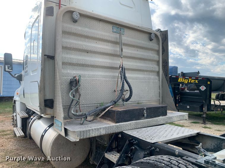 image for item DP8761 2015 Freightliner Cascadia  semi truck