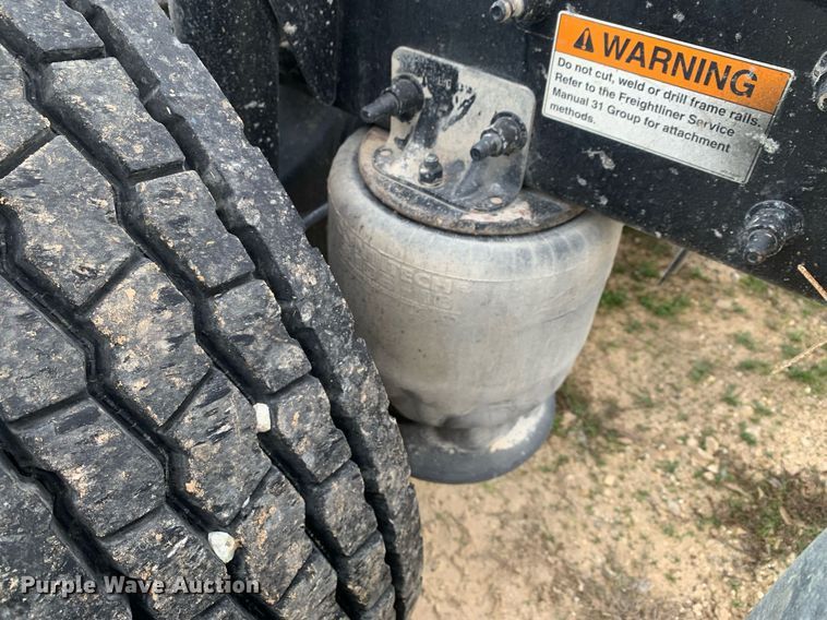 image for item DP8761 2015 Freightliner Cascadia  semi truck