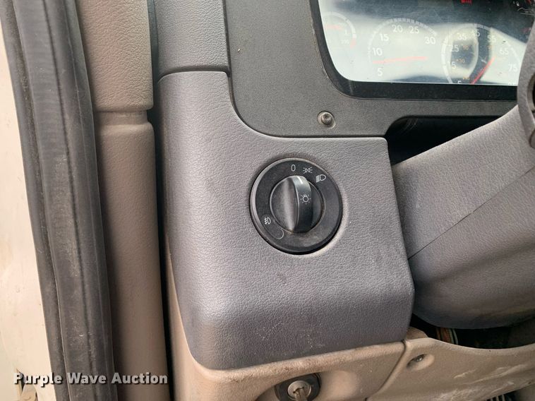 image for item DP8761 2015 Freightliner Cascadia  semi truck