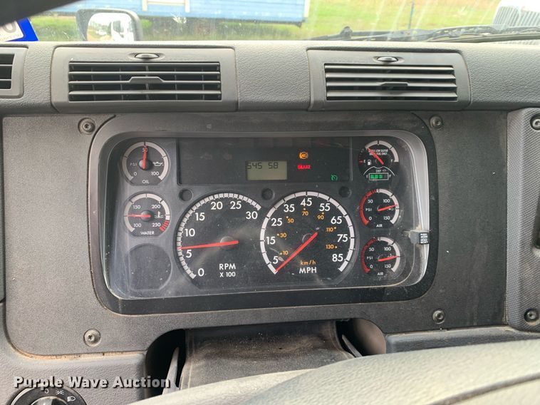 image for item DP8761 2015 Freightliner Cascadia  semi truck