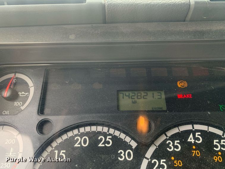 image for item DP8761 2015 Freightliner Cascadia  semi truck