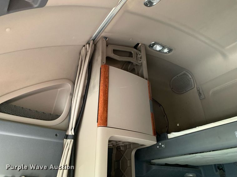 image for item DP8761 2015 Freightliner Cascadia  semi truck