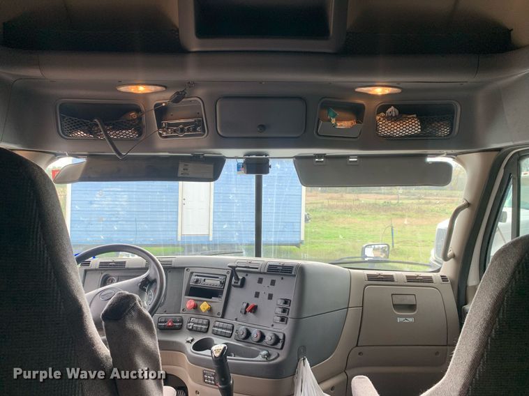 image for item DP8761 2015 Freightliner Cascadia  semi truck