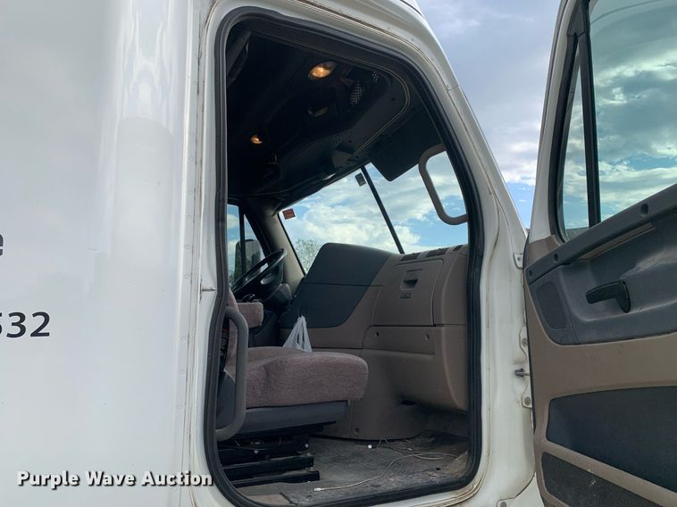 image for item DP8761 2015 Freightliner Cascadia  semi truck