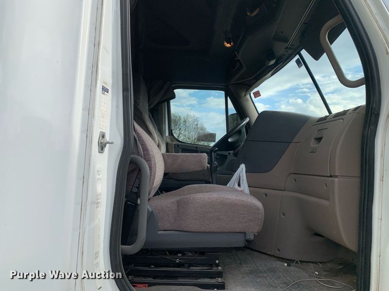 image for item DP8761 2015 Freightliner Cascadia  semi truck