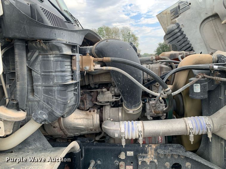 image for item DP8761 2015 Freightliner Cascadia  semi truck