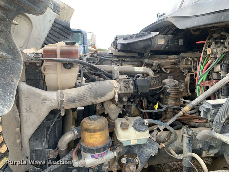 image for item DP8761 2015 Freightliner Cascadia  semi truck