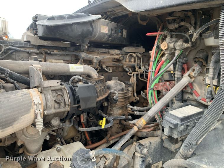 image for item DP8761 2015 Freightliner Cascadia  semi truck