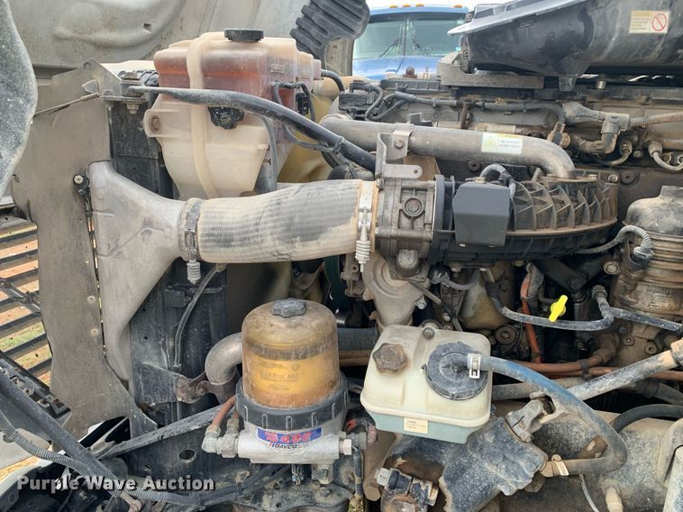 image for item DP8761 2015 Freightliner Cascadia  semi truck