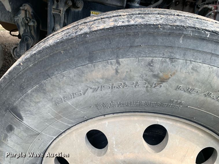 image for item DP8761 2015 Freightliner Cascadia  semi truck