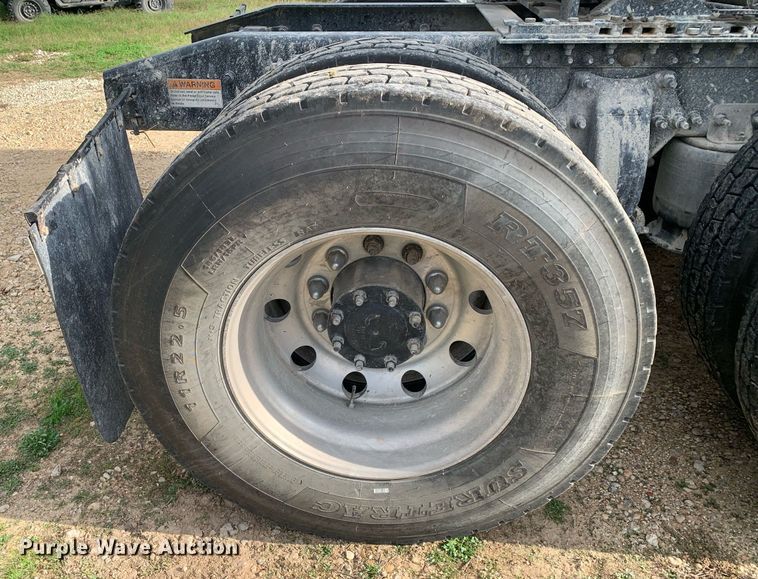 image for item DP8761 2015 Freightliner Cascadia  semi truck