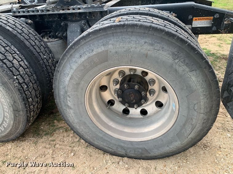 image for item DP8761 2015 Freightliner Cascadia  semi truck