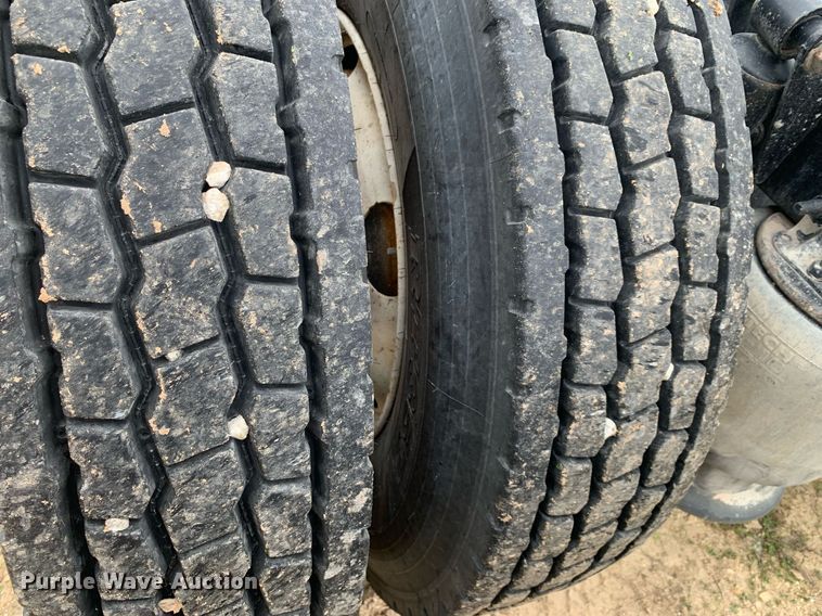 image for item DP8761 2015 Freightliner Cascadia  semi truck