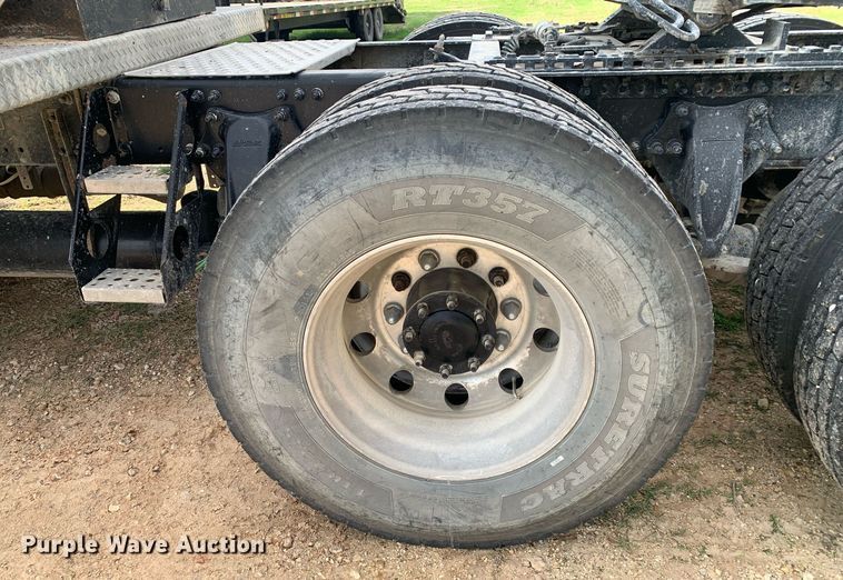 image for item DP8761 2015 Freightliner Cascadia  semi truck