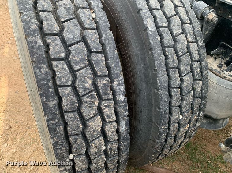 image for item DP8761 2015 Freightliner Cascadia  semi truck