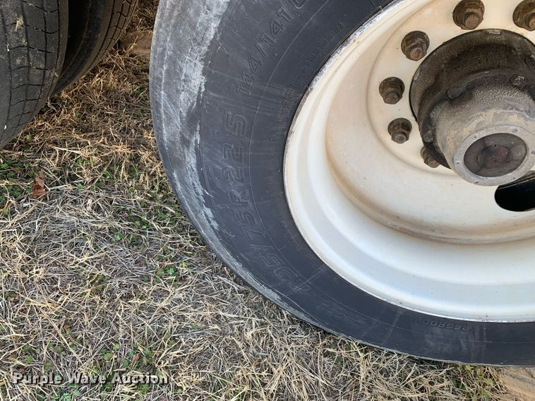 image for item DP8767 2011 Utility VS2DX  dry van trailer