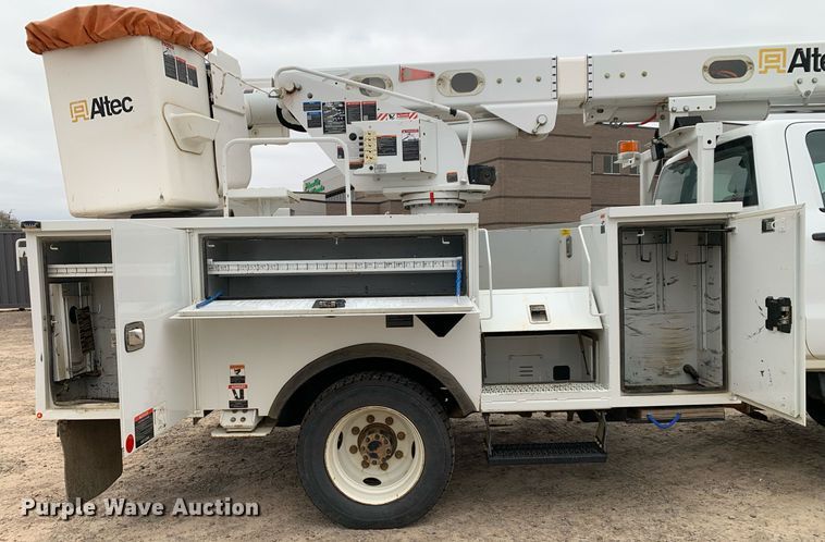 image for item DP8774 2019 Chevrolet Silverado 6500HD  bucket truck