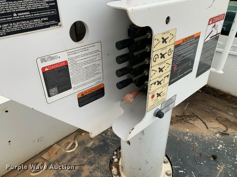 image for item DP8774 2019 Chevrolet Silverado 6500HD  bucket truck