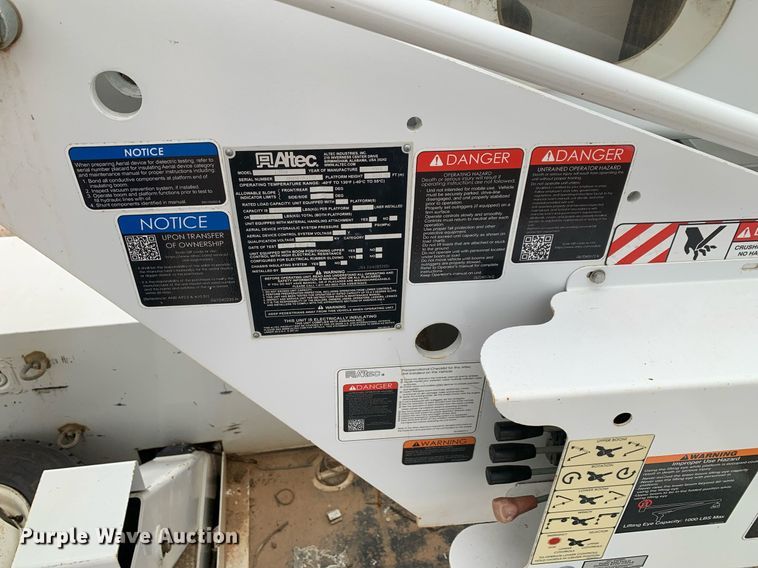 image for item DP8774 2019 Chevrolet Silverado 6500HD  bucket truck