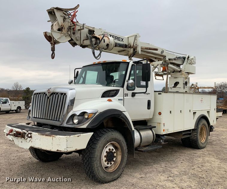 image for item DP8775 2011 International WorkStar 7400  digger derrick truck