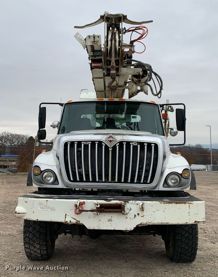 image for item DP8775 2011 International WorkStar 7400  digger derrick truck