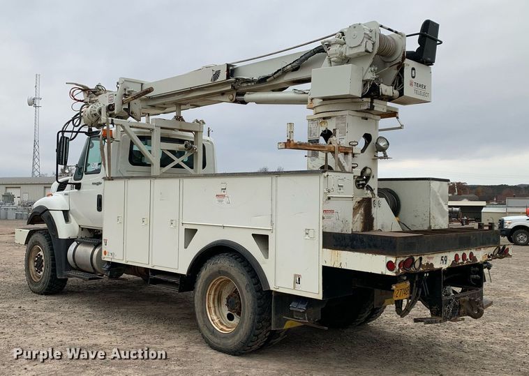 image for item DP8775 2011 International WorkStar 7400  digger derrick truck