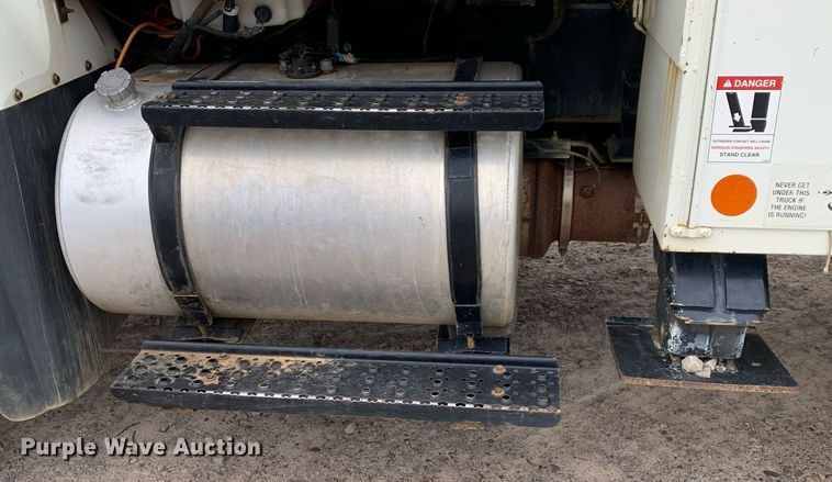 image for item DP8775 2011 International WorkStar 7400  digger derrick truck