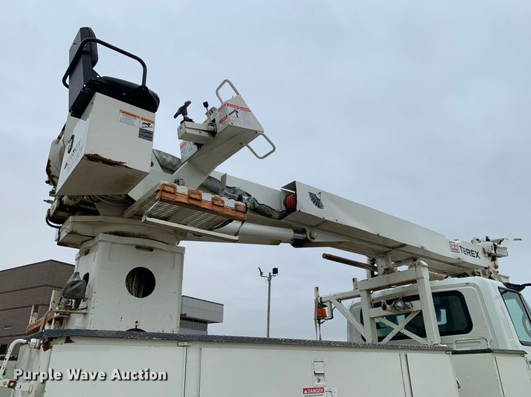 image for item DP8775 2011 International WorkStar 7400  digger derrick truck