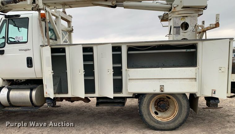 image for item DP8775 2011 International WorkStar 7400  digger derrick truck