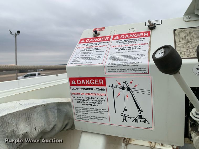 image for item DP8775 2011 International WorkStar 7400  digger derrick truck