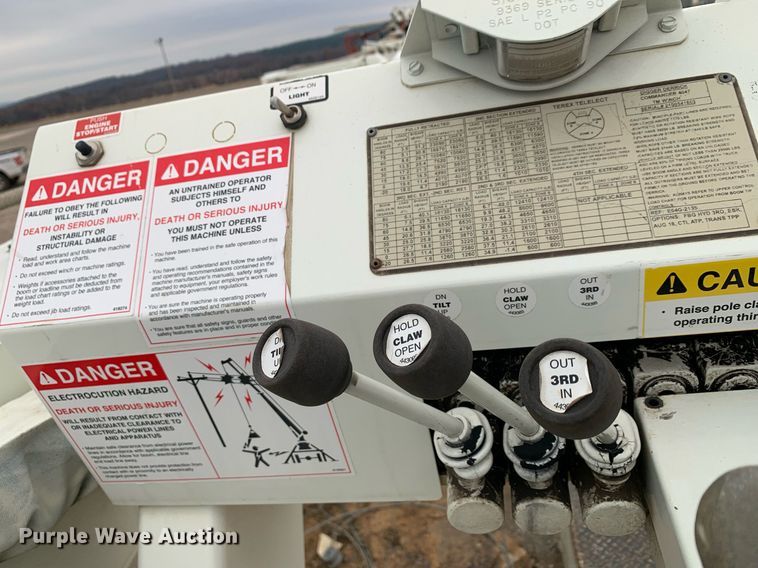 image for item DP8775 2011 International WorkStar 7400  digger derrick truck