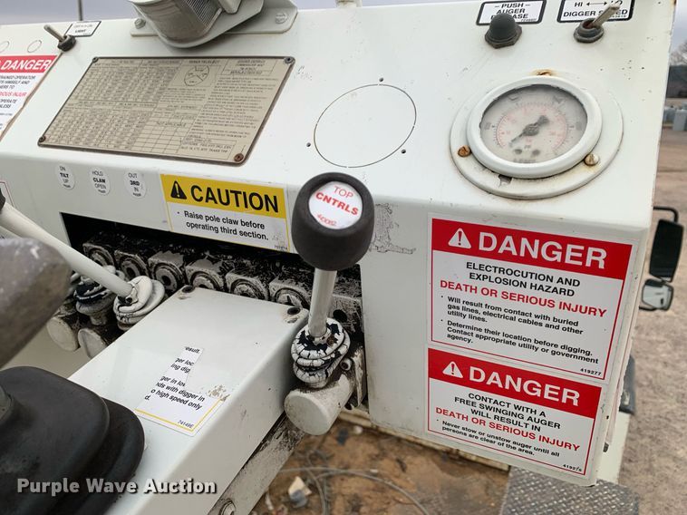 image for item DP8775 2011 International WorkStar 7400  digger derrick truck