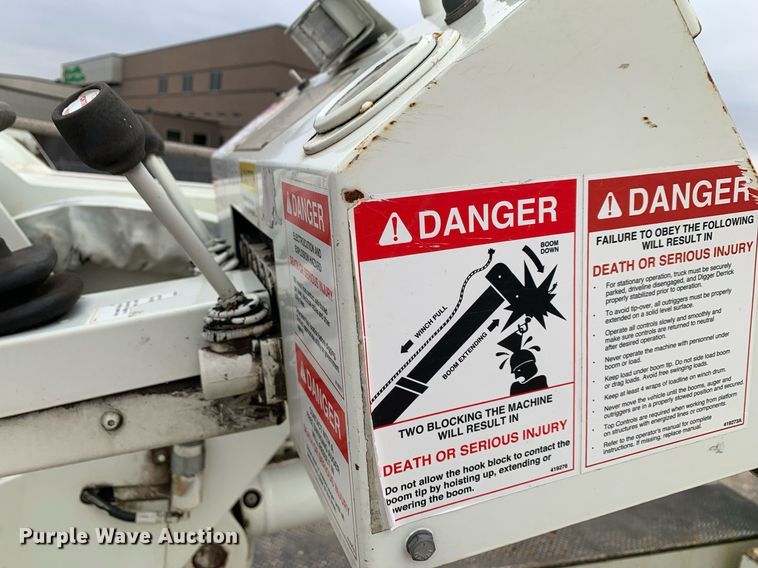 image for item DP8775 2011 International WorkStar 7400  digger derrick truck