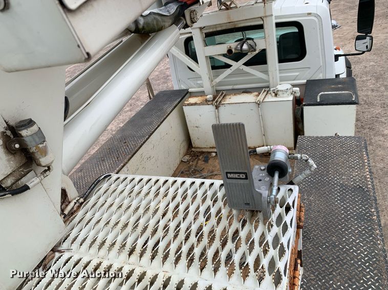 image for item DP8775 2011 International WorkStar 7400  digger derrick truck