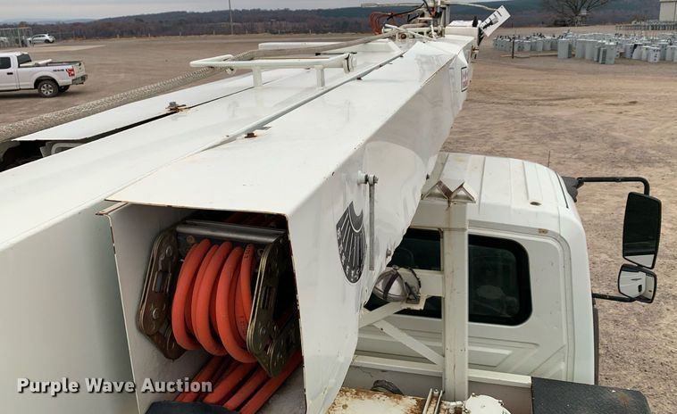 image for item DP8775 2011 International WorkStar 7400  digger derrick truck