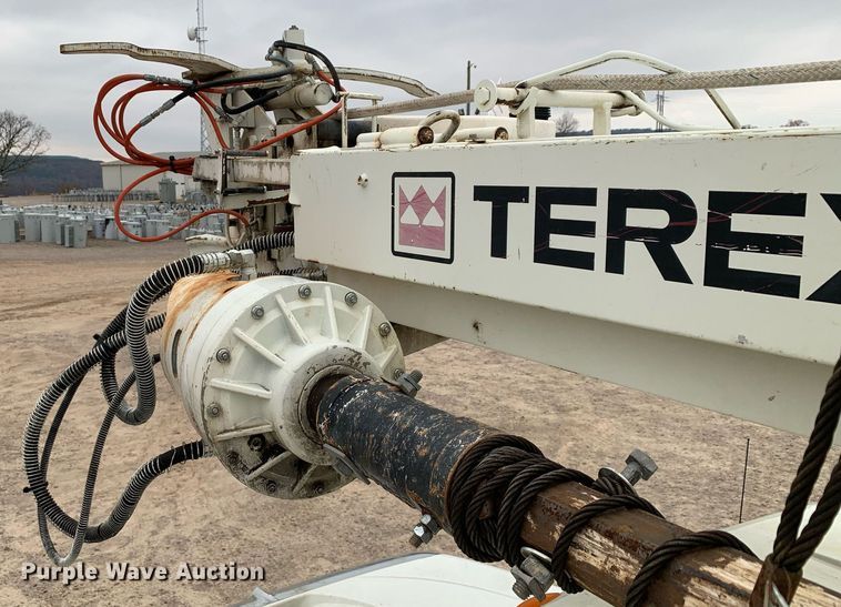 image for item DP8775 2011 International WorkStar 7400  digger derrick truck