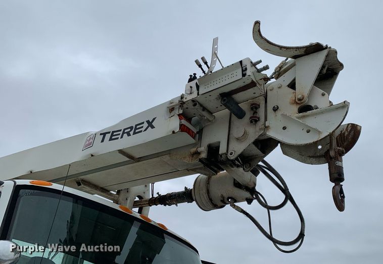 image for item DP8775 2011 International WorkStar 7400  digger derrick truck