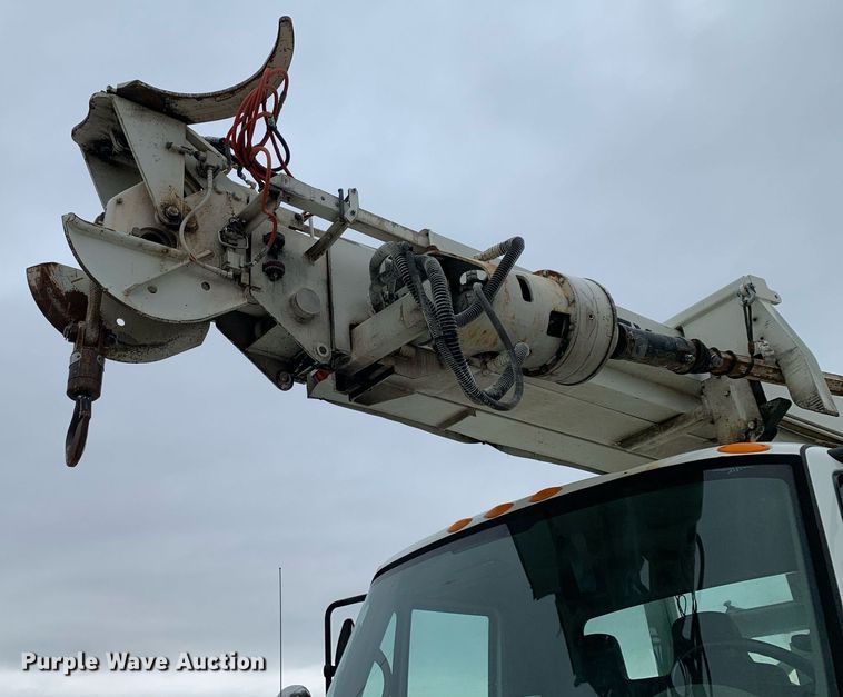 image for item DP8775 2011 International WorkStar 7400  digger derrick truck