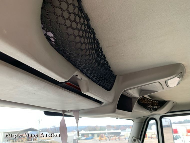 image for item DP8775 2011 International WorkStar 7400  digger derrick truck