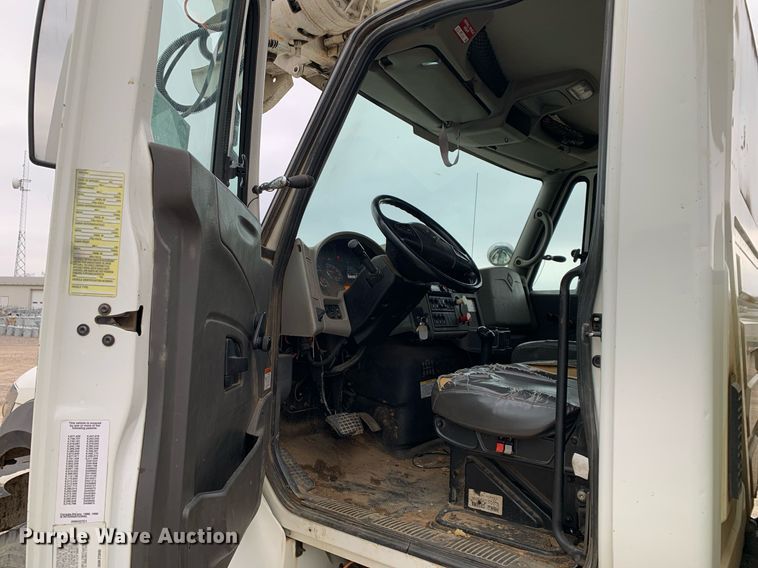 image for item DP8775 2011 International WorkStar 7400  digger derrick truck