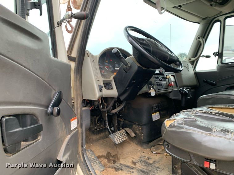 image for item DP8775 2011 International WorkStar 7400  digger derrick truck