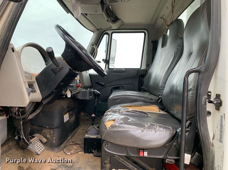 image for item DP8775 2011 International WorkStar 7400  digger derrick truck