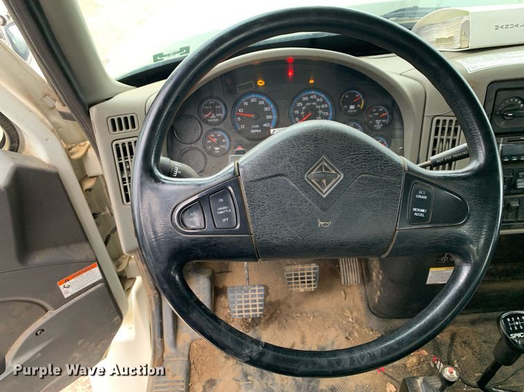 image for item DP8775 2011 International WorkStar 7400  digger derrick truck